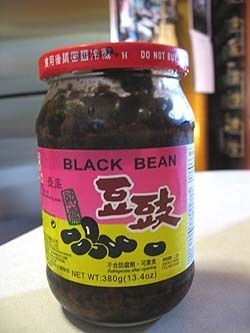 Anywhoooo, I found what I am 99% sure is fermented black beans at Uwajimaya